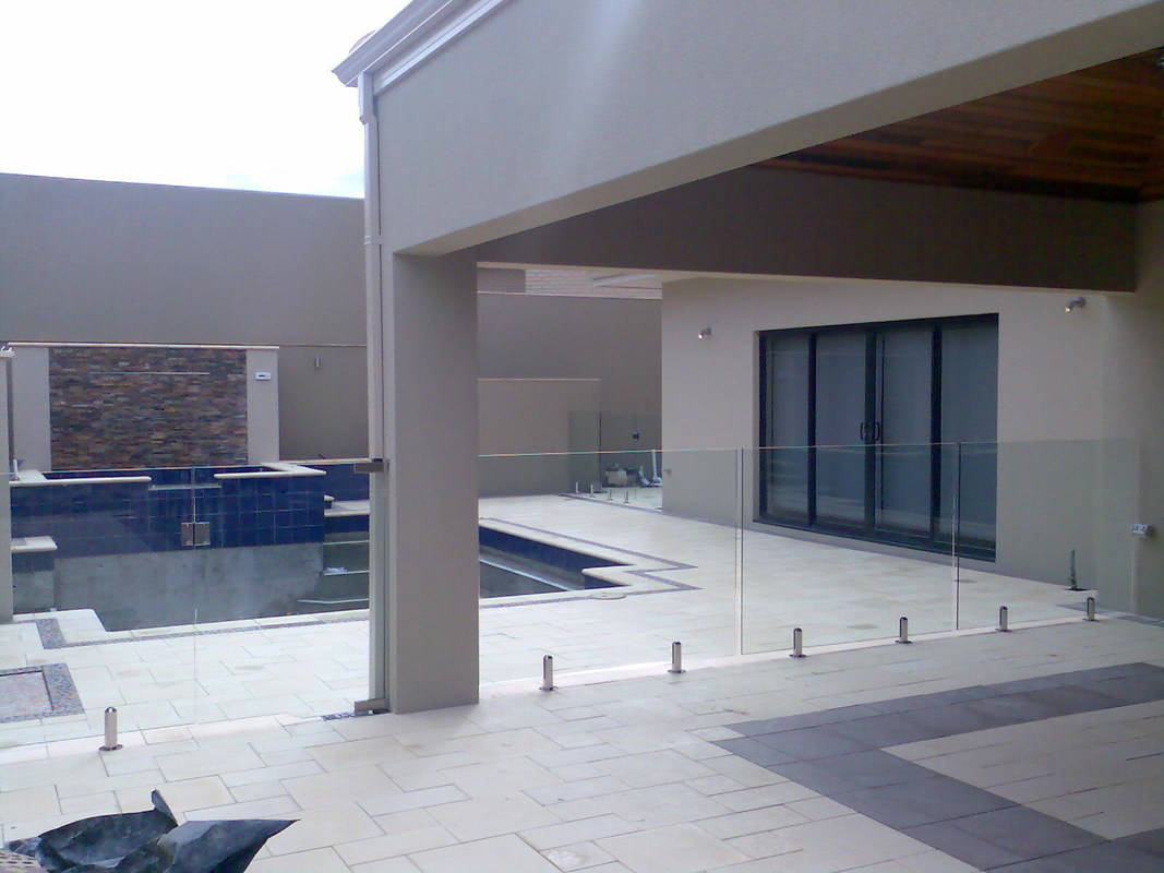 Crystal B Outdoor Swimming Pool Fence 15.2 Laminated Glass FOR Green House